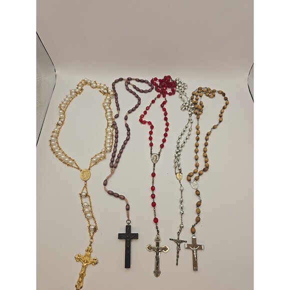ANTIQUE & VINTAGE CATHOLIC ROSARIES Crucifix Virgin Mary Etc. Set 0f 5 - Picture 1 of 10